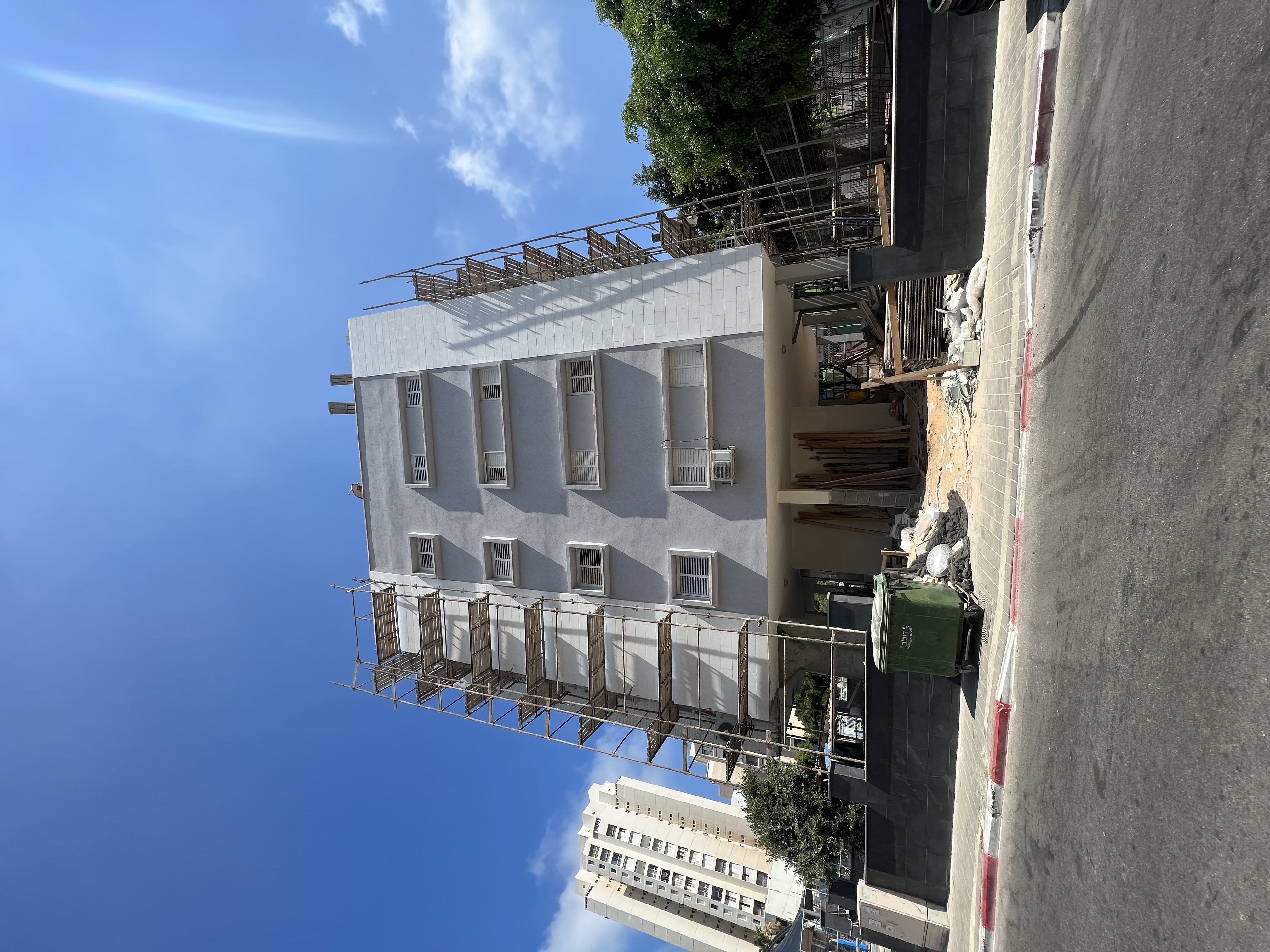 שיפוץ, שיקום וחידוש בניין ישן עם בניית מרפסות