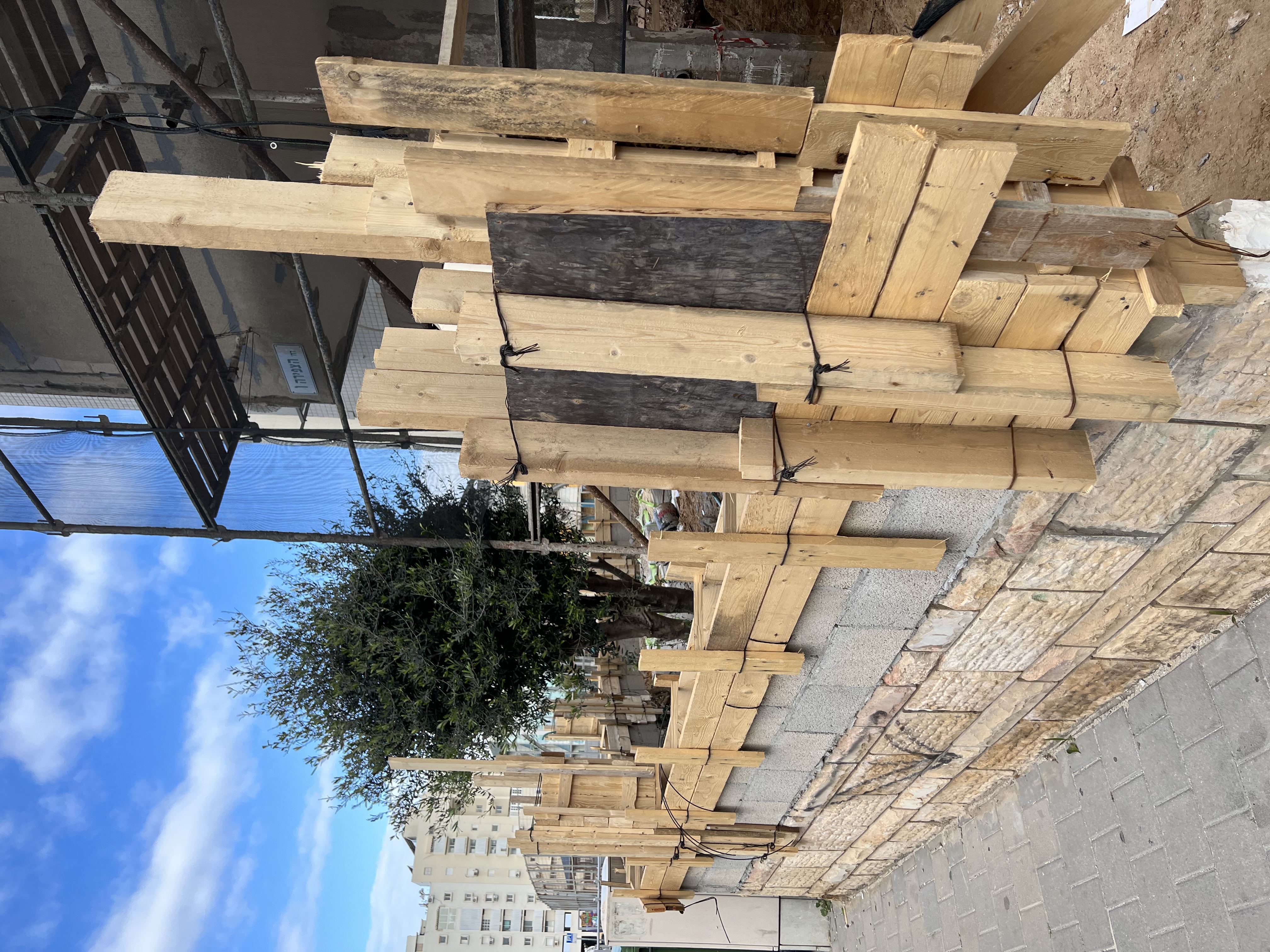 שיפוץ, שיקום וחידוש בניין ישן עם בניית מרפסות