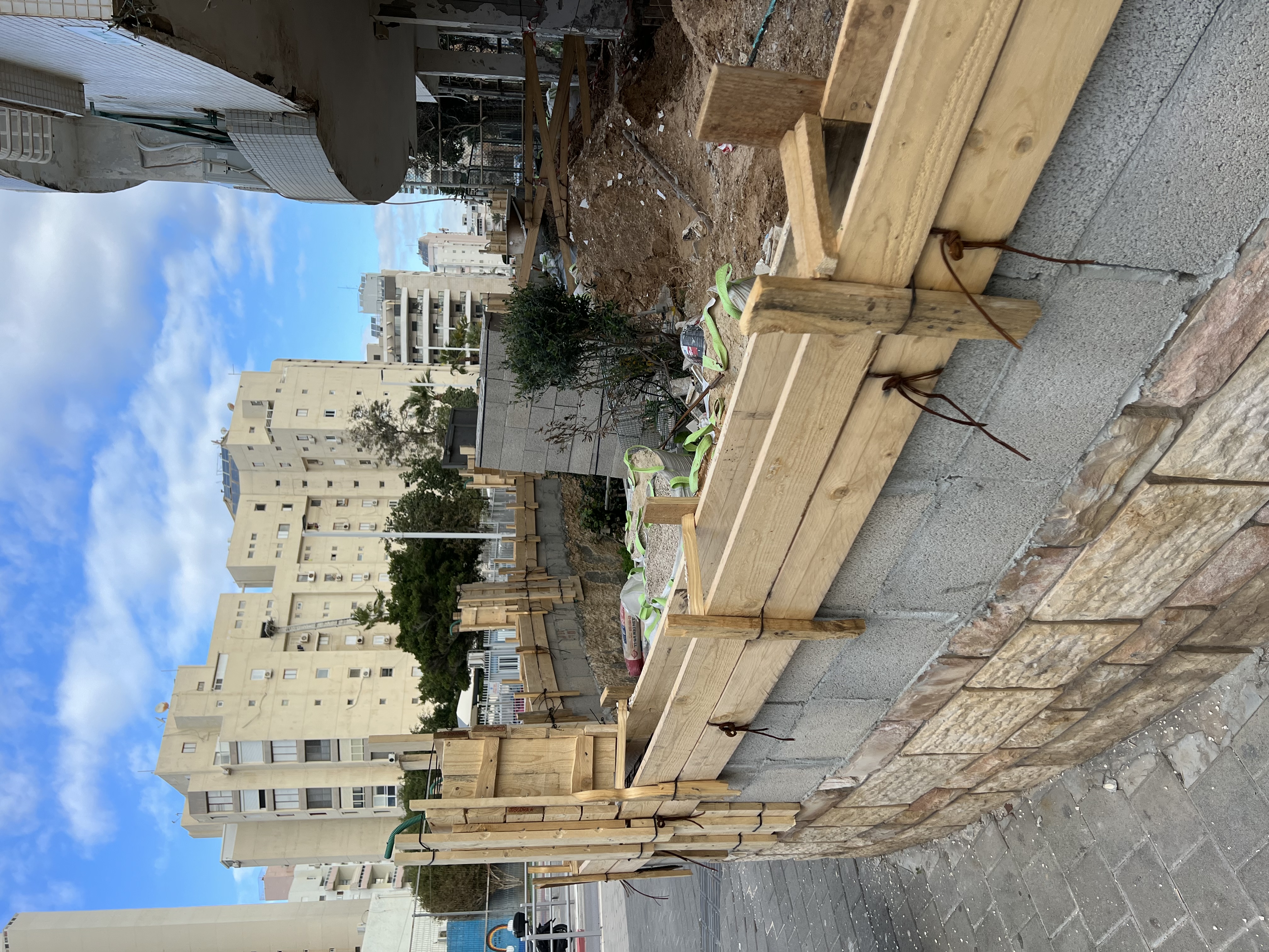 שיפוץ, שיקום וחידוש בניין ישן עם בניית מרפסות