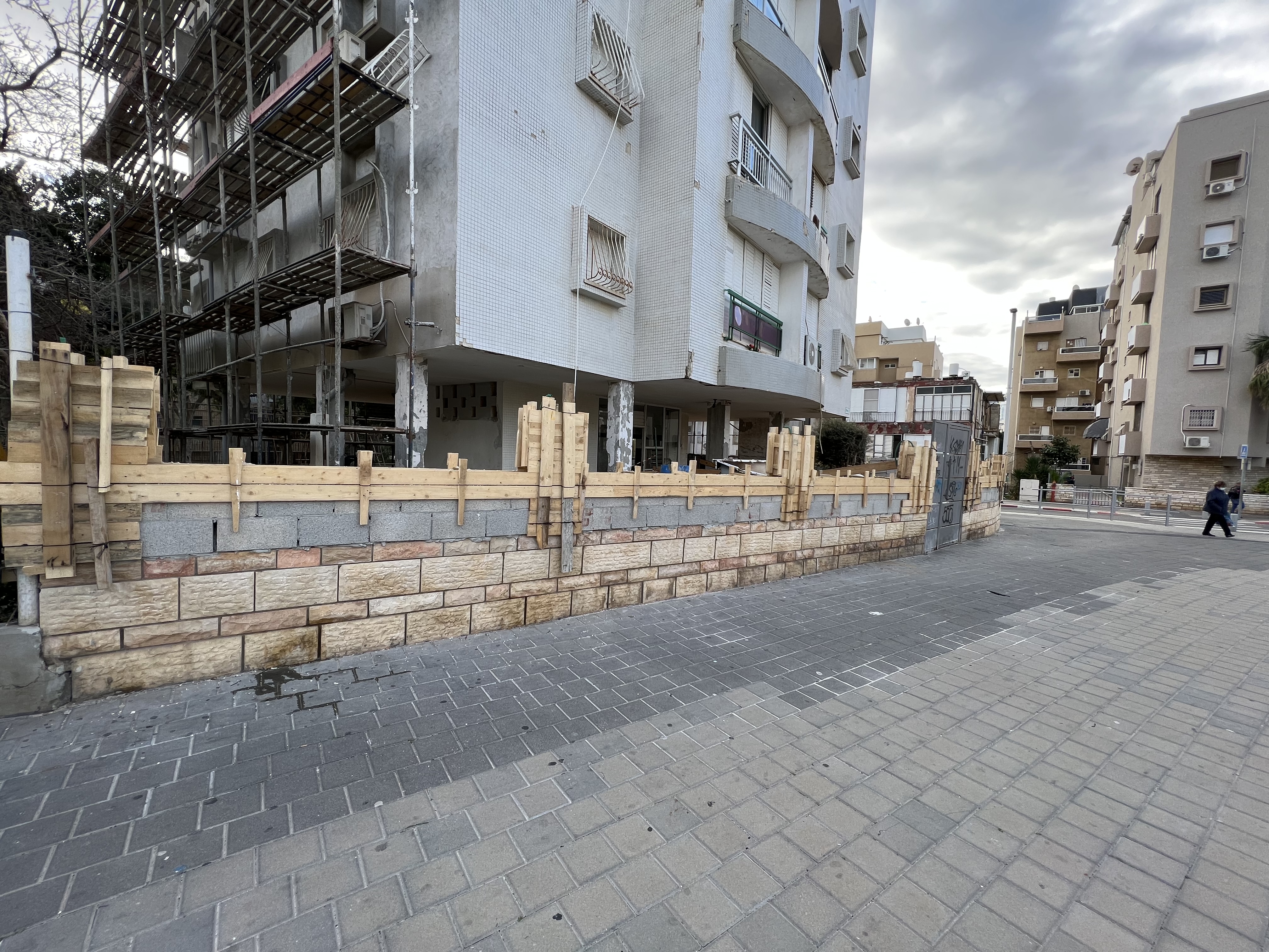 שיפוץ, שיקום וחידוש בניין ישן עם בניית מרפסות