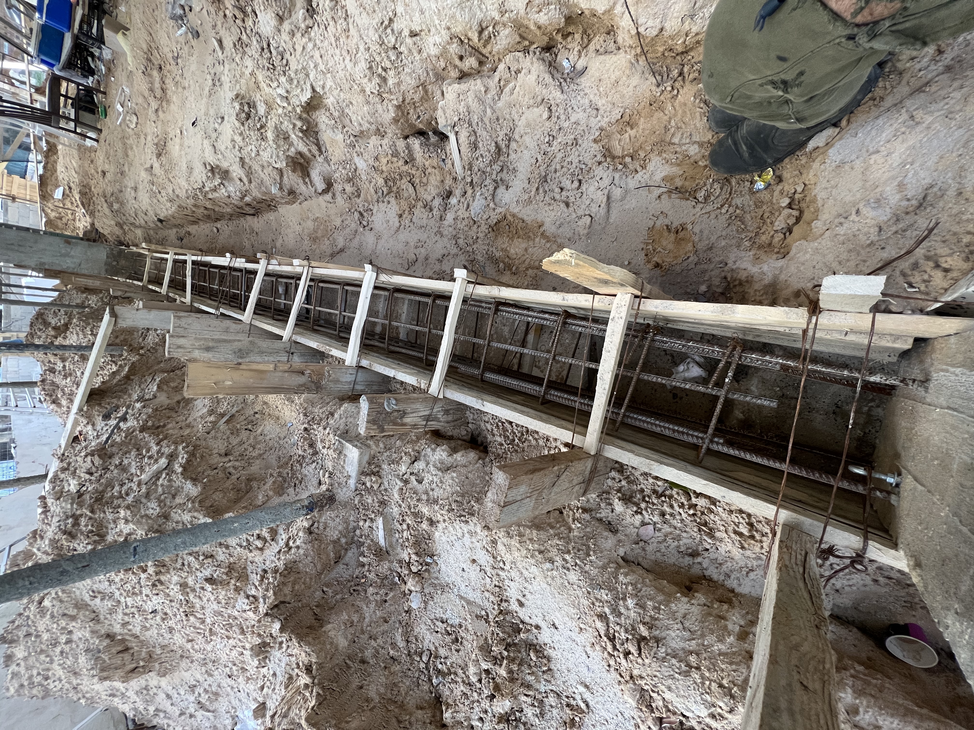 שיפוץ, שיקום וחידוש בניין ישן עם בניית מרפסות