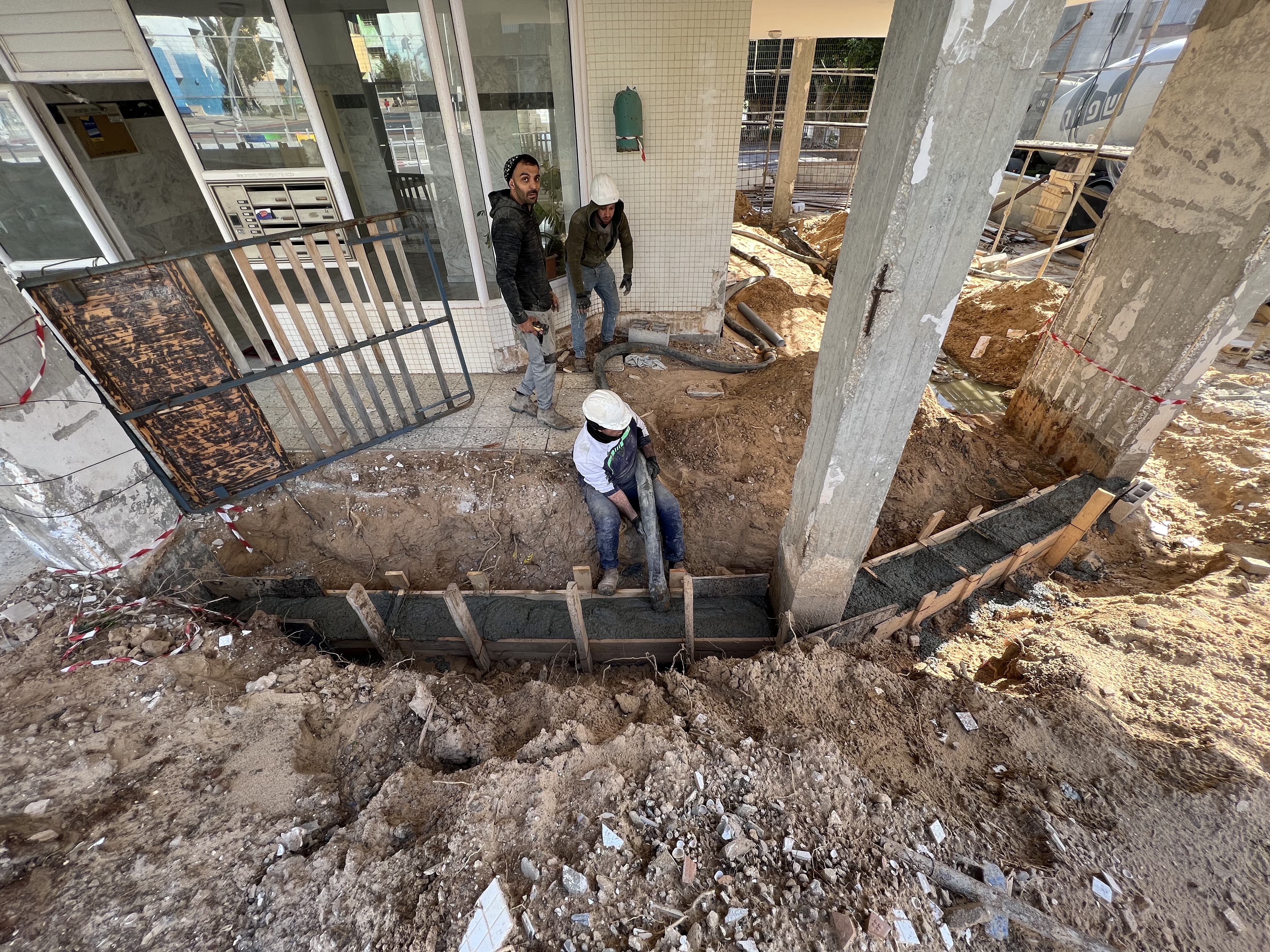 שיפוץ, שיקום וחידוש בניין ישן עם בניית מרפסות