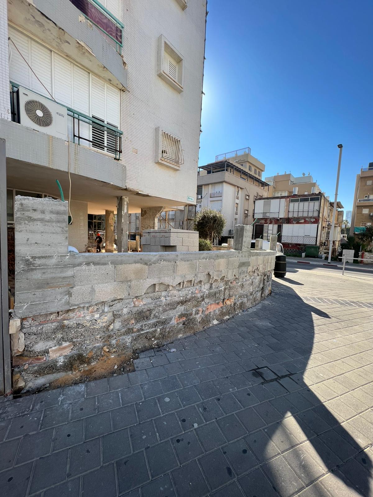 שיפוץ, שיקום וחידוש בניין ישן עם בניית מרפסות