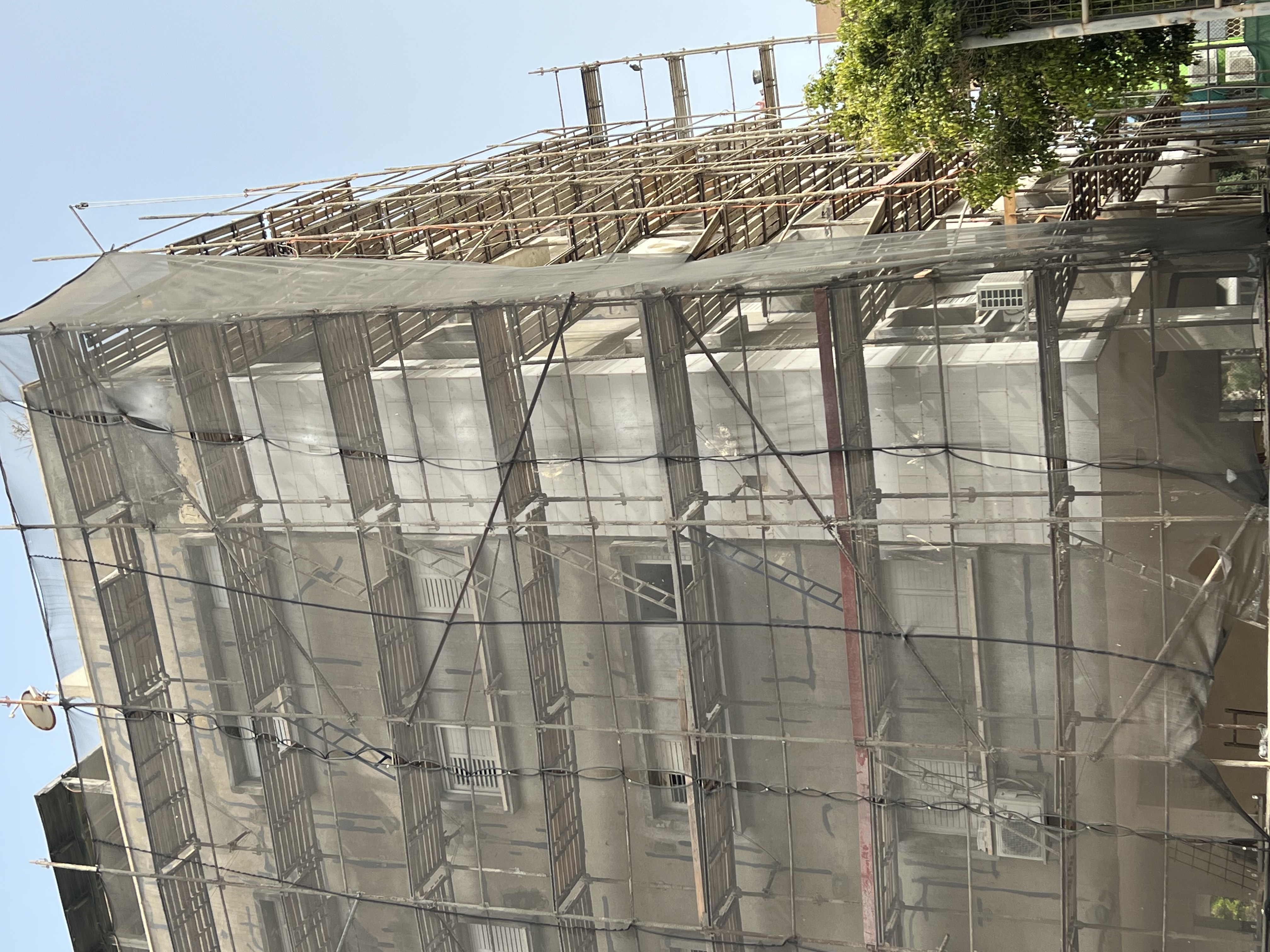 שיפוץ, שיקום וחידוש בניין ישן עם בניית מרפסות