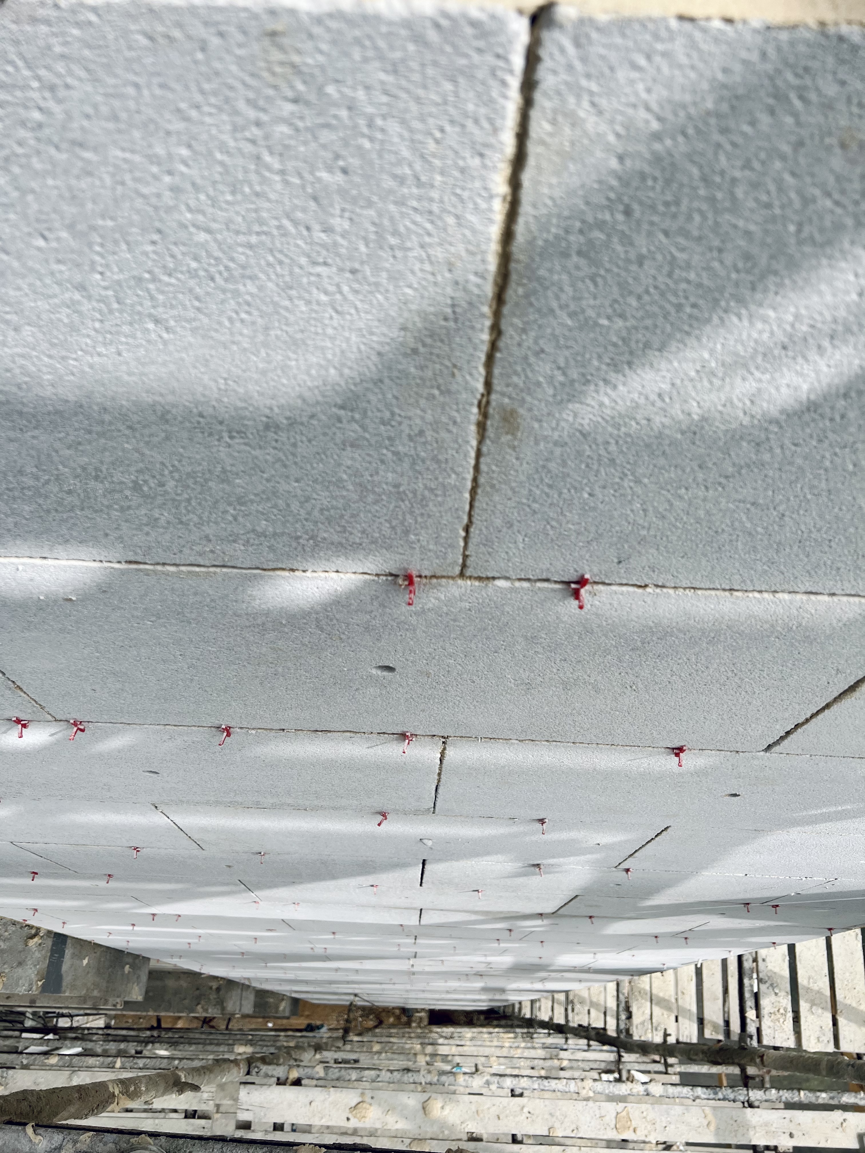 שיפוץ, שיקום וחידוש בניין ישן עם בניית מרפסות