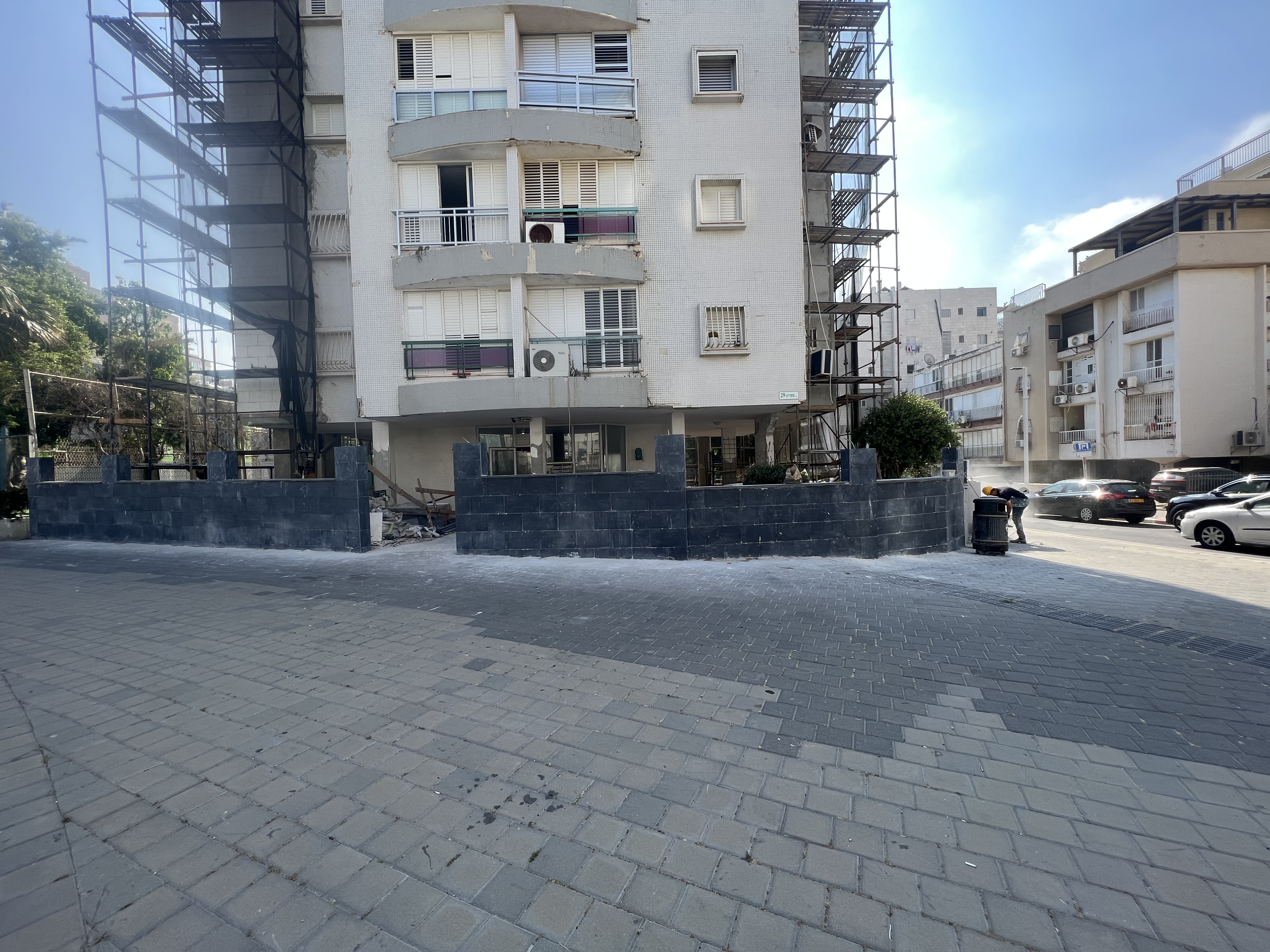 שיפוץ, שיקום וחידוש בניין ישן עם בניית מרפסות