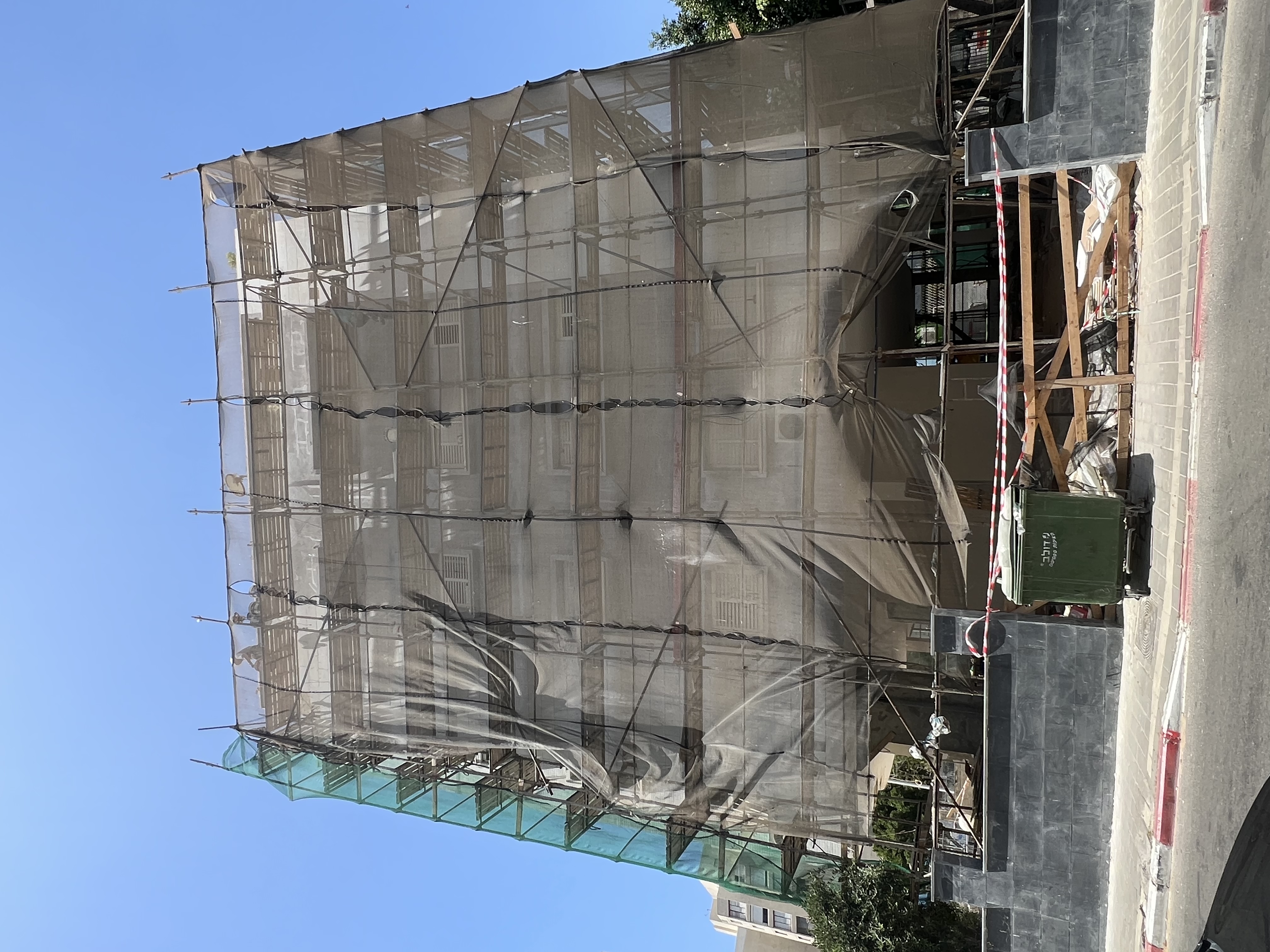 שיפוץ, שיקום וחידוש בניין ישן עם בניית מרפסות