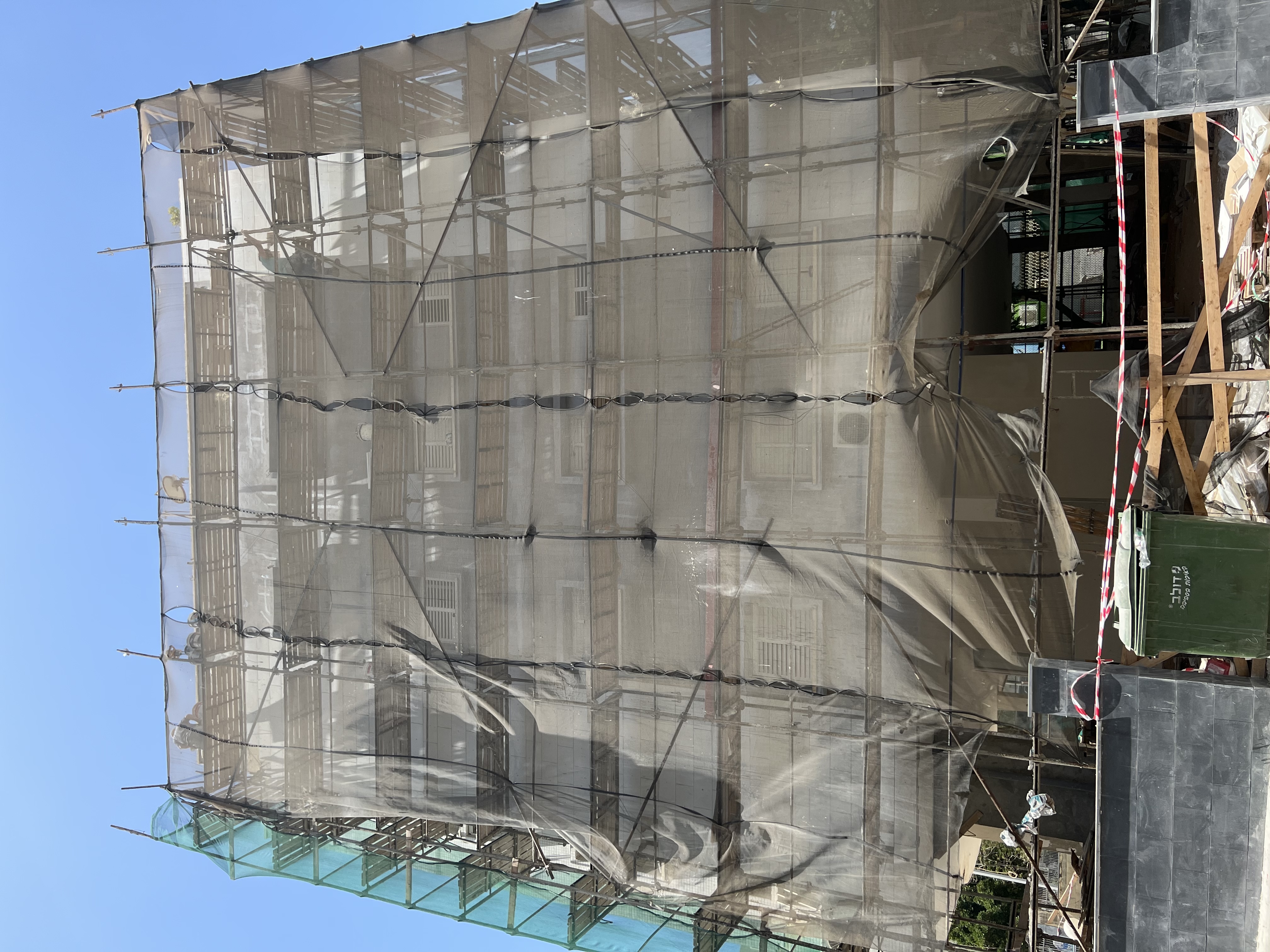 שיפוץ, שיקום וחידוש בניין ישן עם בניית מרפסות