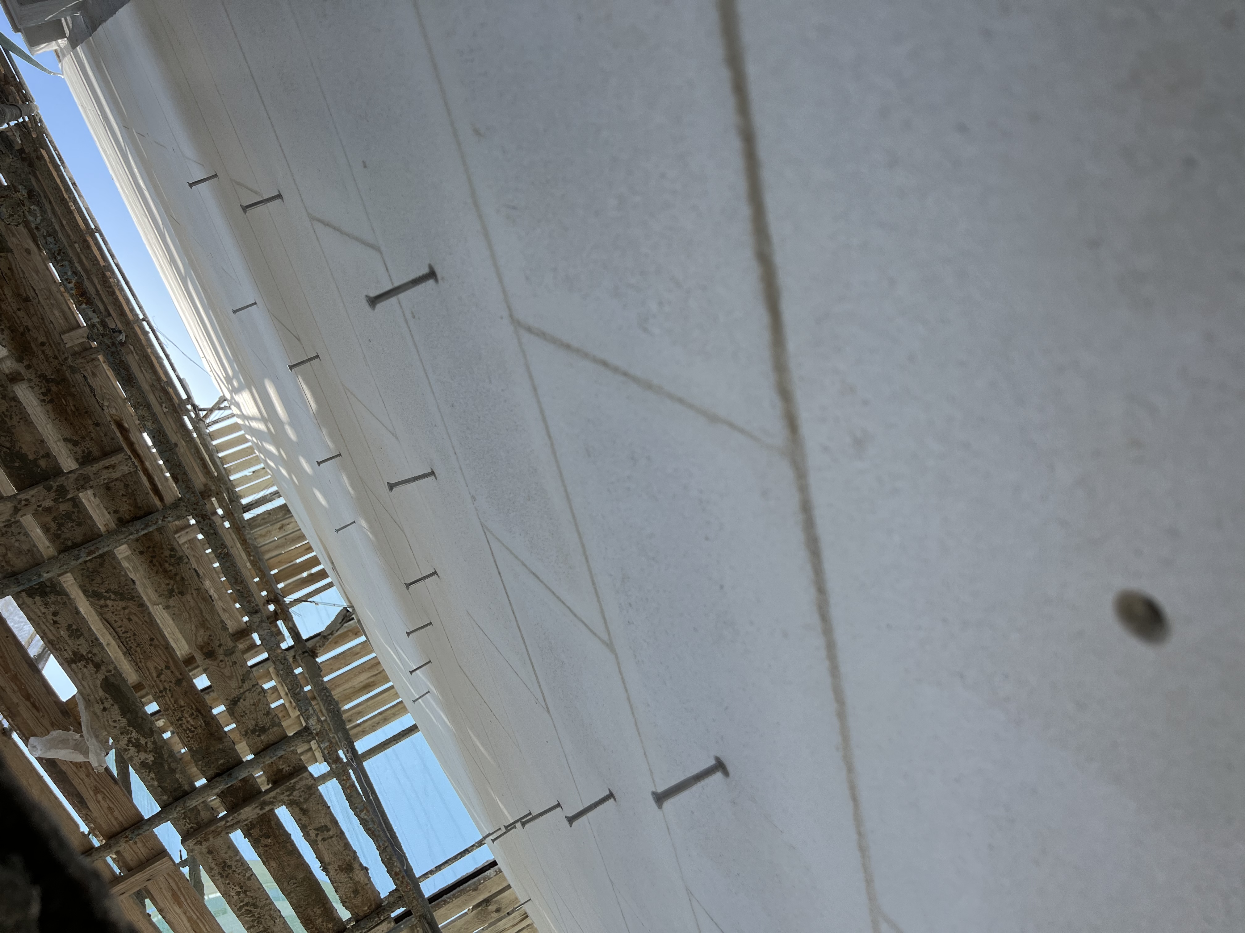 שיפוץ, שיקום וחידוש בניין ישן עם בניית מרפסות