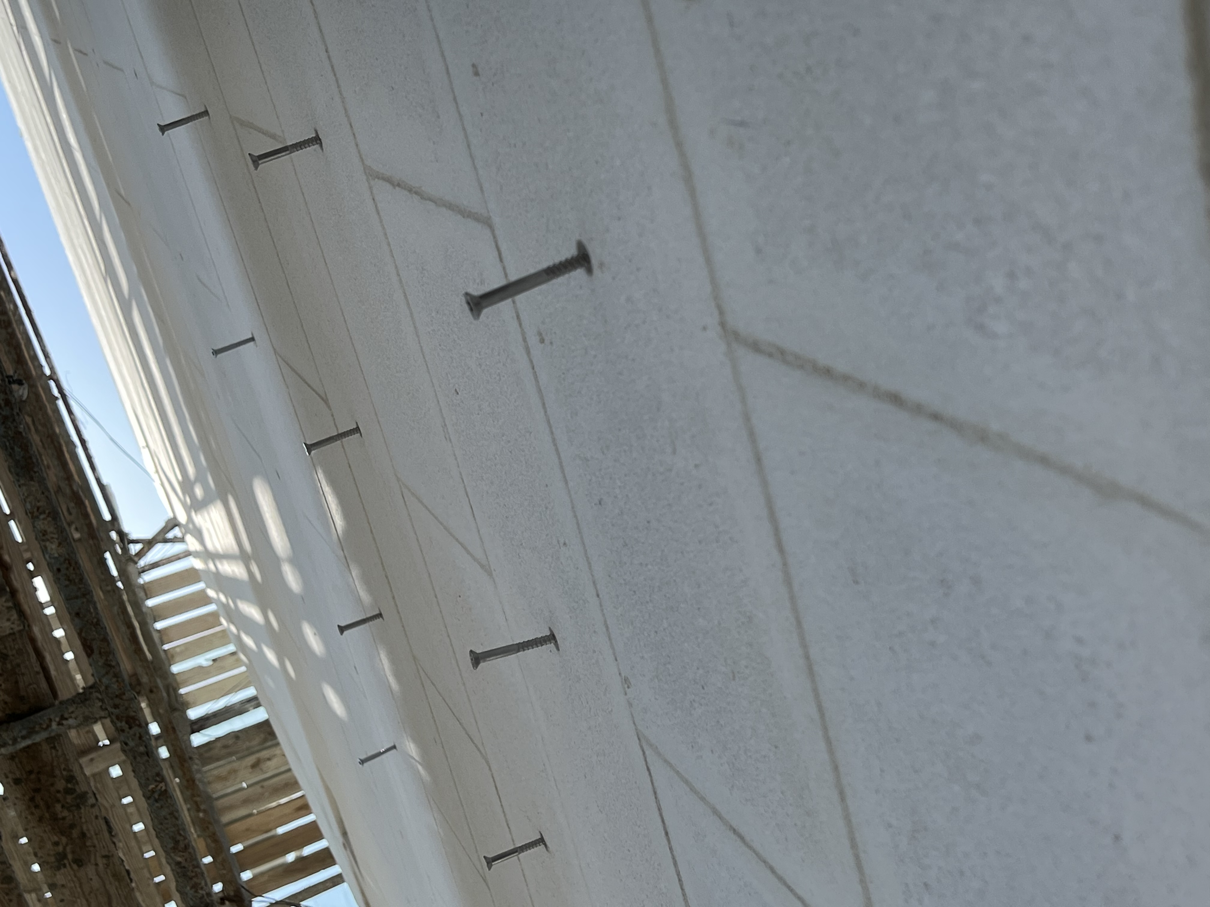 שיפוץ, שיקום וחידוש בניין ישן עם בניית מרפסות