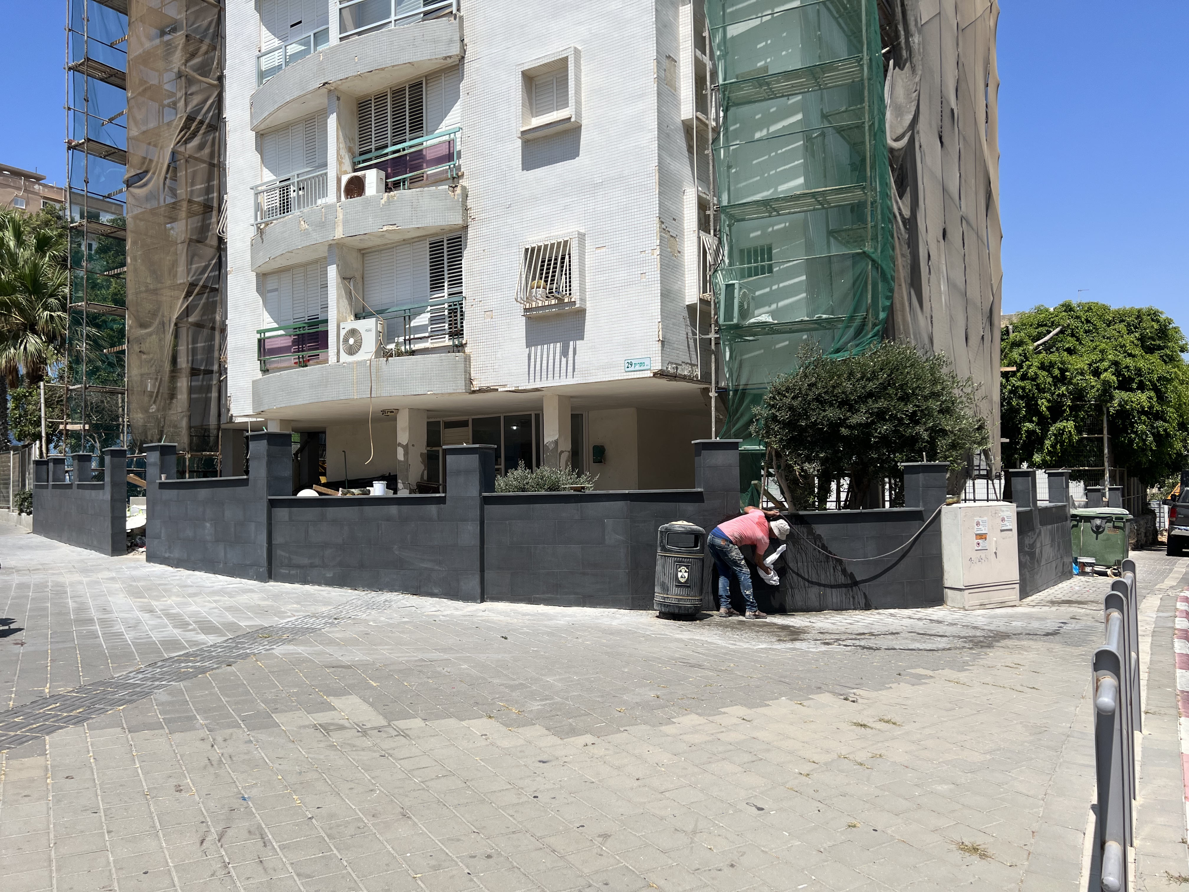 שיפוץ, שיקום וחידוש בניין ישן עם בניית מרפסות