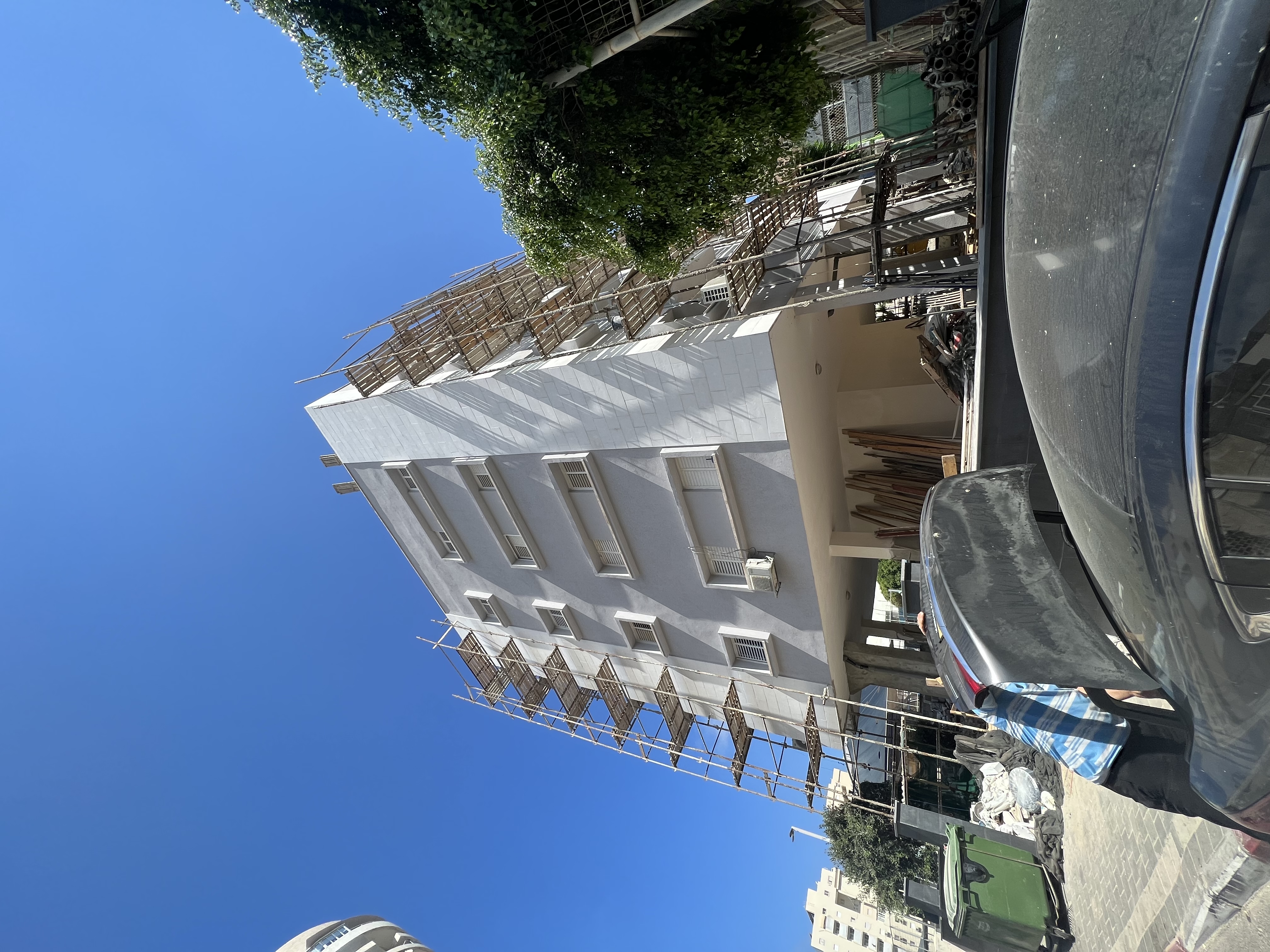 שיפוץ, שיקום וחידוש בניין ישן עם בניית מרפסות