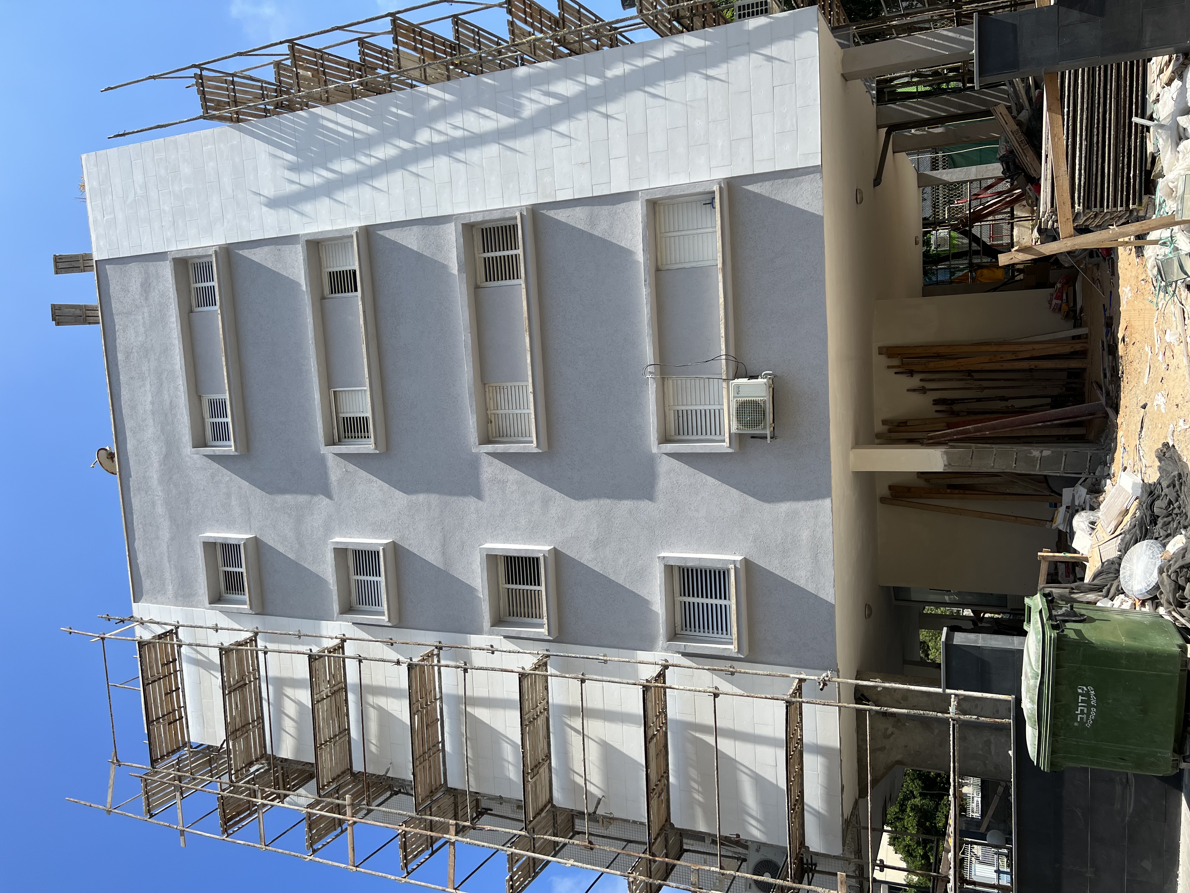 שיפוץ, שיקום וחידוש בניין ישן עם בניית מרפסות