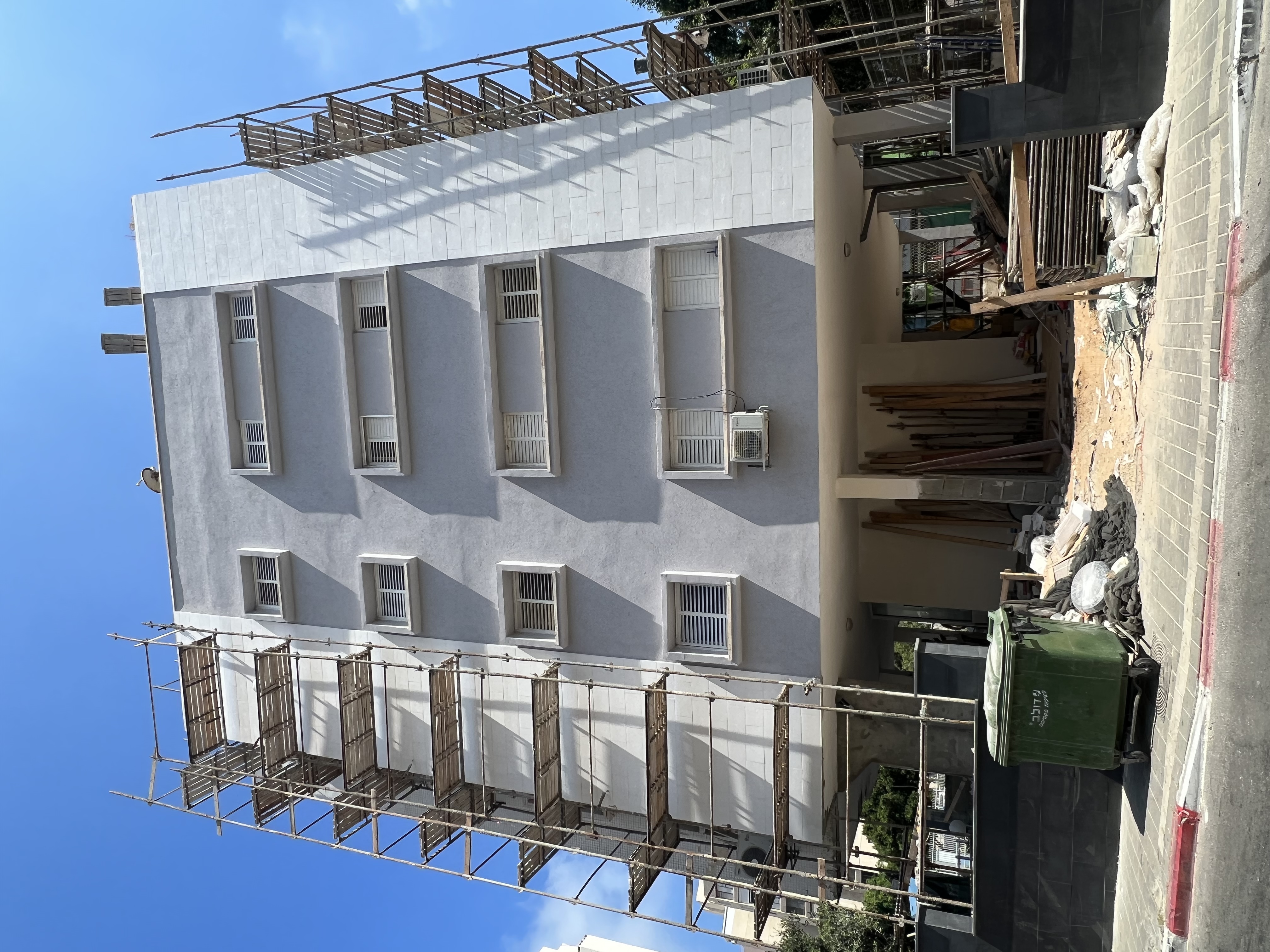 שיפוץ, שיקום וחידוש בניין ישן עם בניית מרפסות