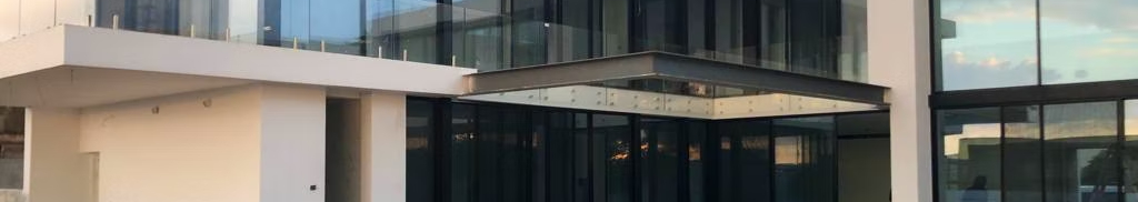 צילום מעבודה של עצאם לבדה