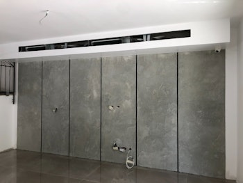 קיר סלון דקורטיבי מיקרוטופינג