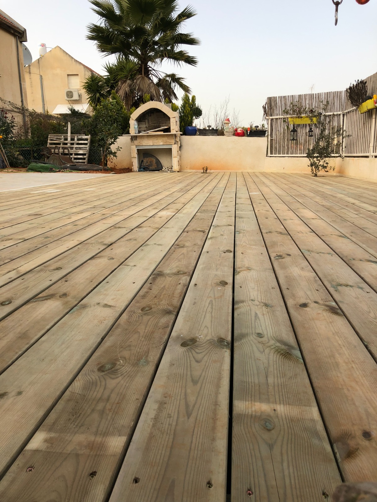 עבודת דק כ-70 מטר רבוע