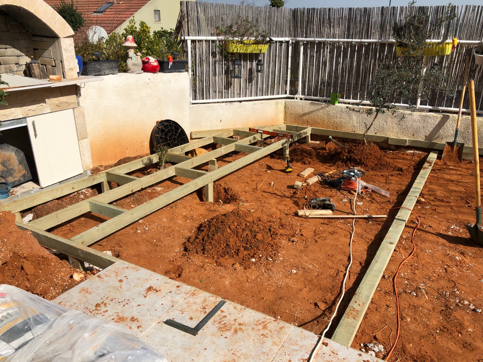 עבודת דק כ-70 מטר רבוע