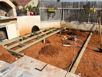 עבודת דק כ-70 מטר רבוע