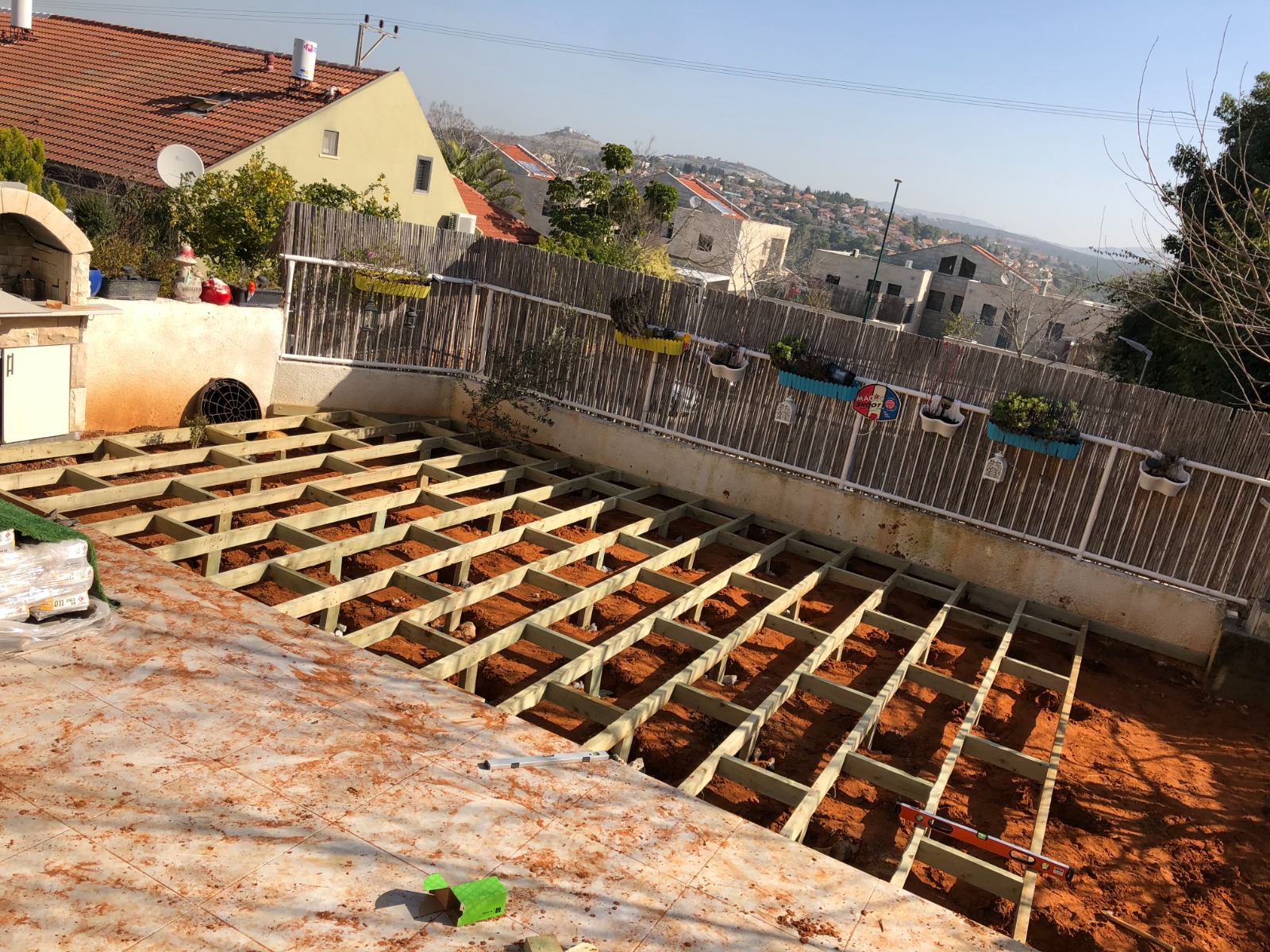 עבודת דק כ-70 מטר רבוע