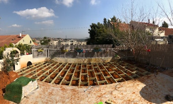 עבודת דק כ-70 מטר רבוע