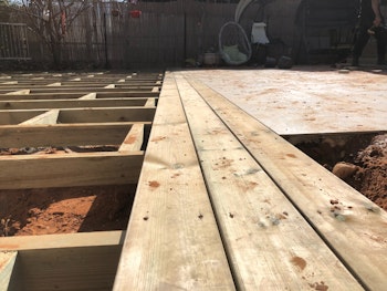 עבודת דק כ-70 מטר רבוע