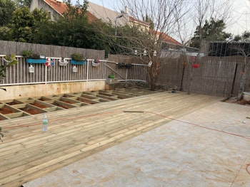 עבודת דק כ-70 מטר רבוע