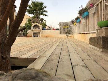 עבודת דק כ-70 מטר רבוע