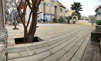 עבודת דק כ-70 מטר רבוע