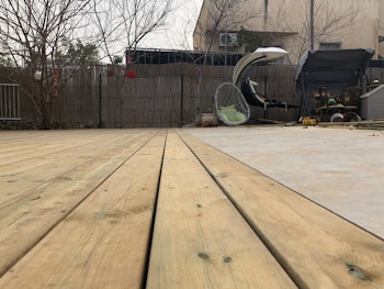 עבודת דק כ-70 מטר רבוע