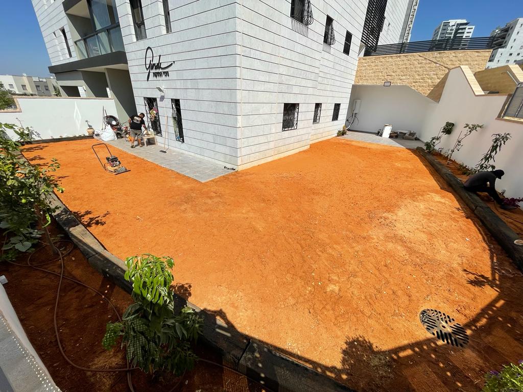 הקמת גינה , כולל מערכת השקיה ותאורה