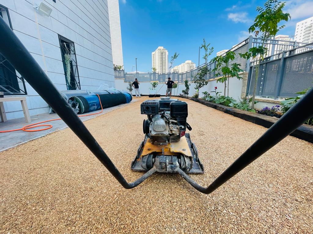 הקמת גינה , כולל מערכת השקיה ותאורה