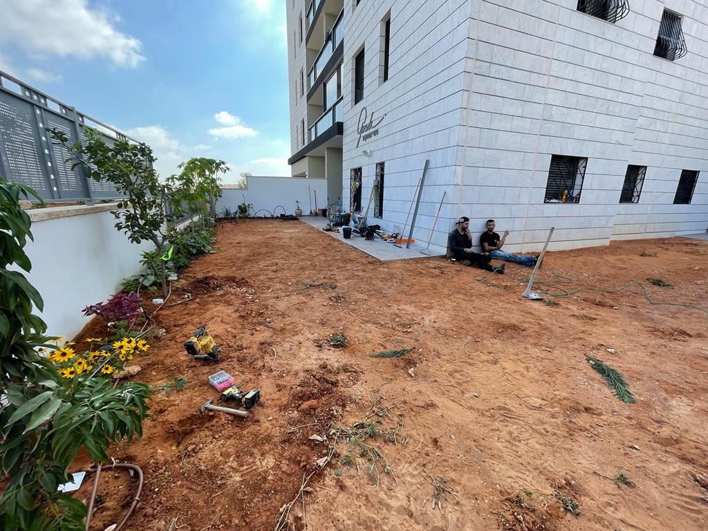 הקמת גינה , כולל מערכת השקיה ותאורה