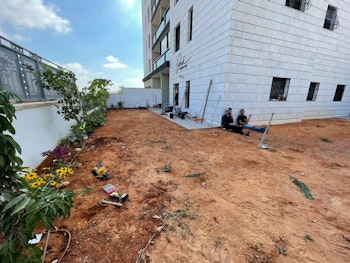 הקמת גינה , כולל מערכת השקיה ותאורה