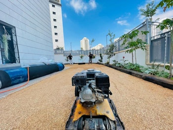 הקמת גינה , כולל מערכת השקיה ותאורה