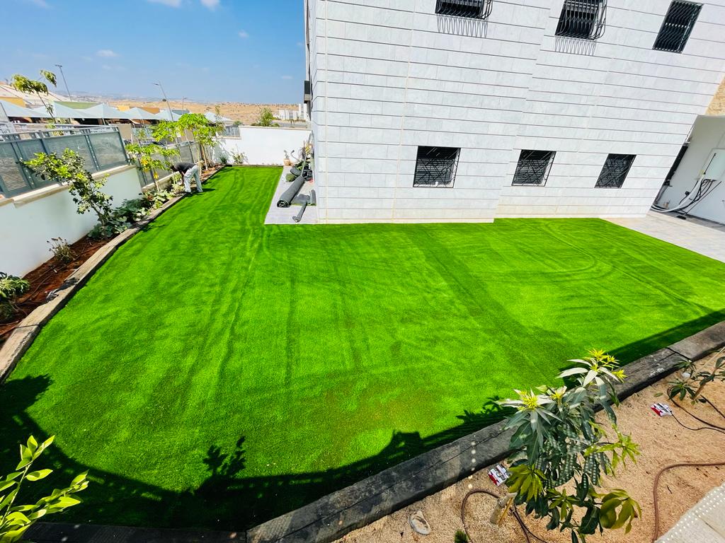 הקמת גינה , כולל מערכת השקיה ותאורה