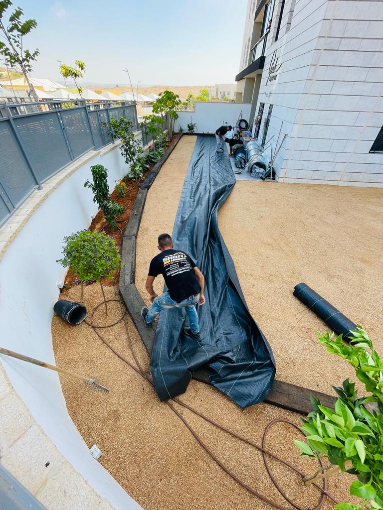 הקמת גינה , כולל מערכת השקיה ותאורה