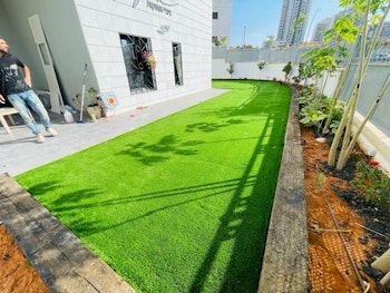 הקמת גינה , כולל מערכת השקיה ותאורה