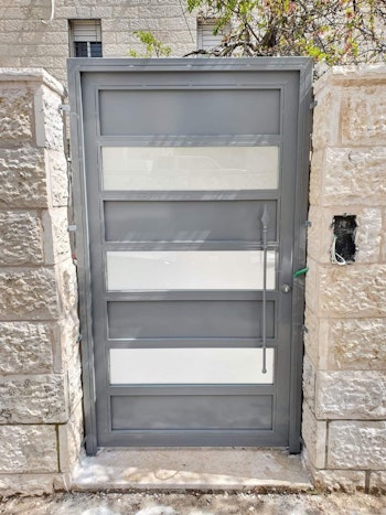 דלתות כניסה