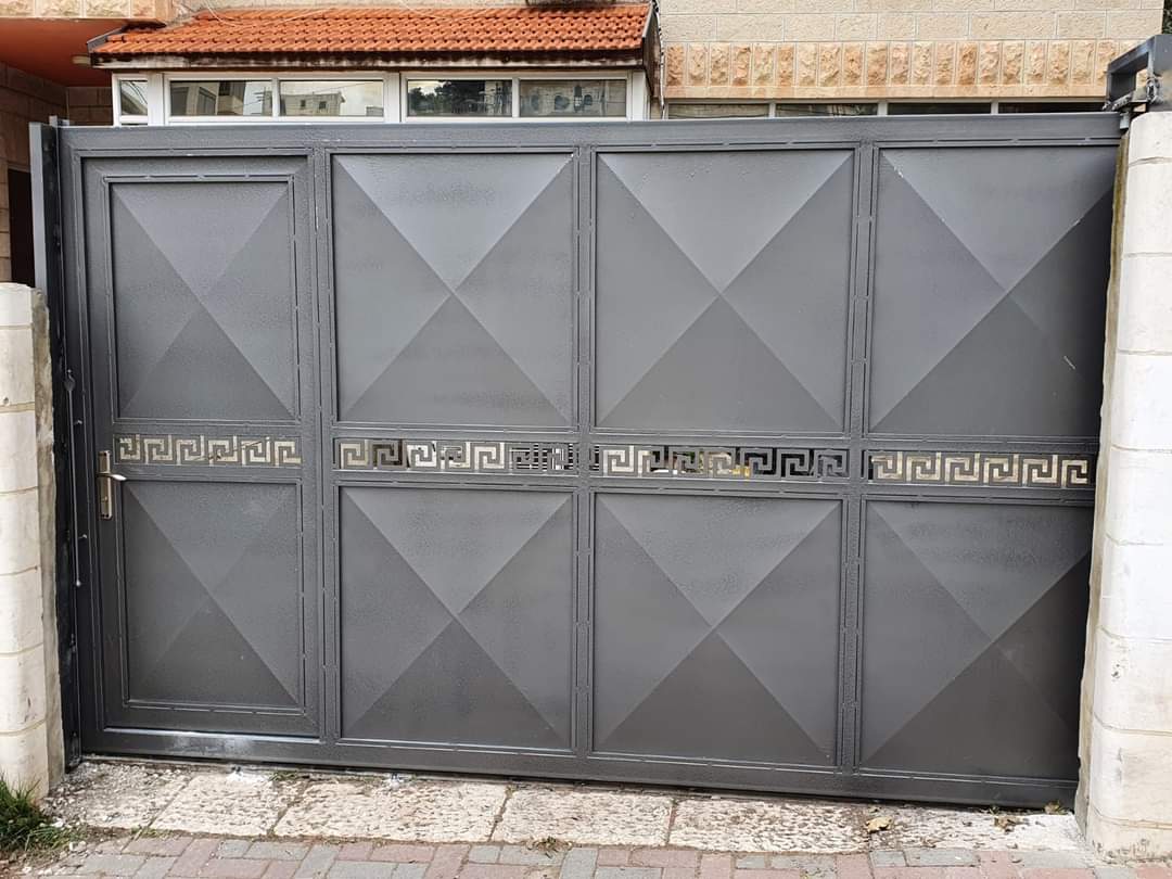 דלתות כניסה