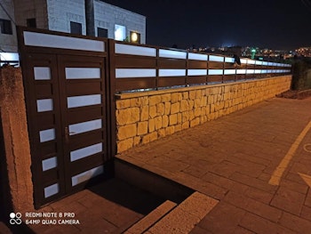 דלתות כניסה