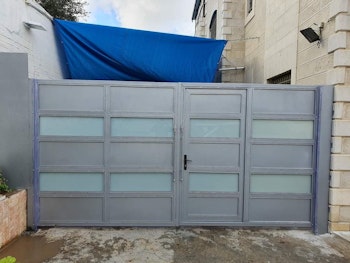 דלתות כניסה