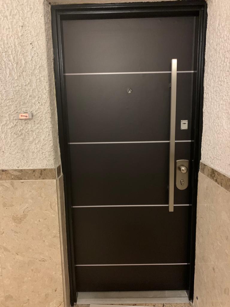 דלת כניסה