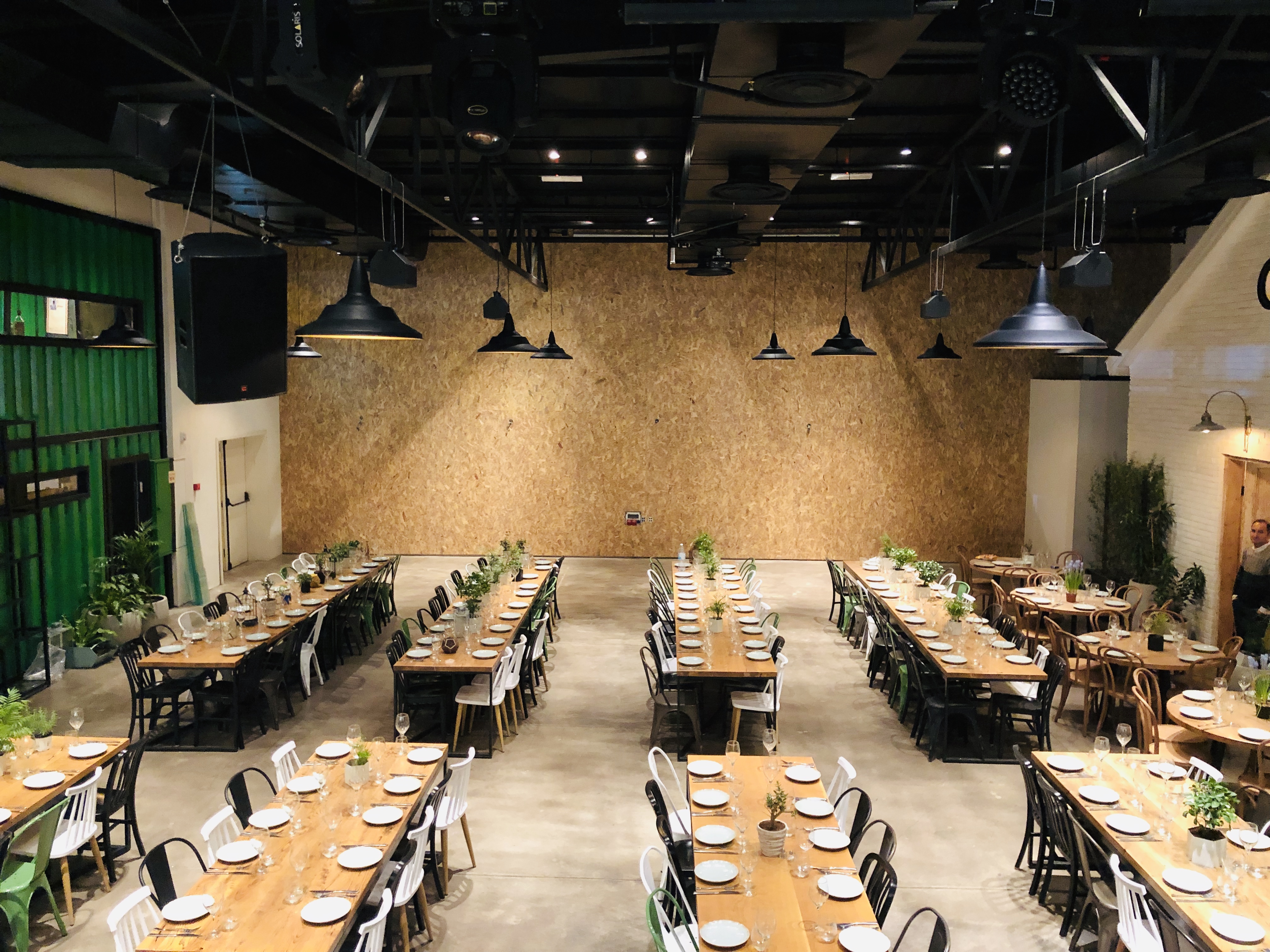 קיר דקורטיבי מעץ  לאולם אירועים