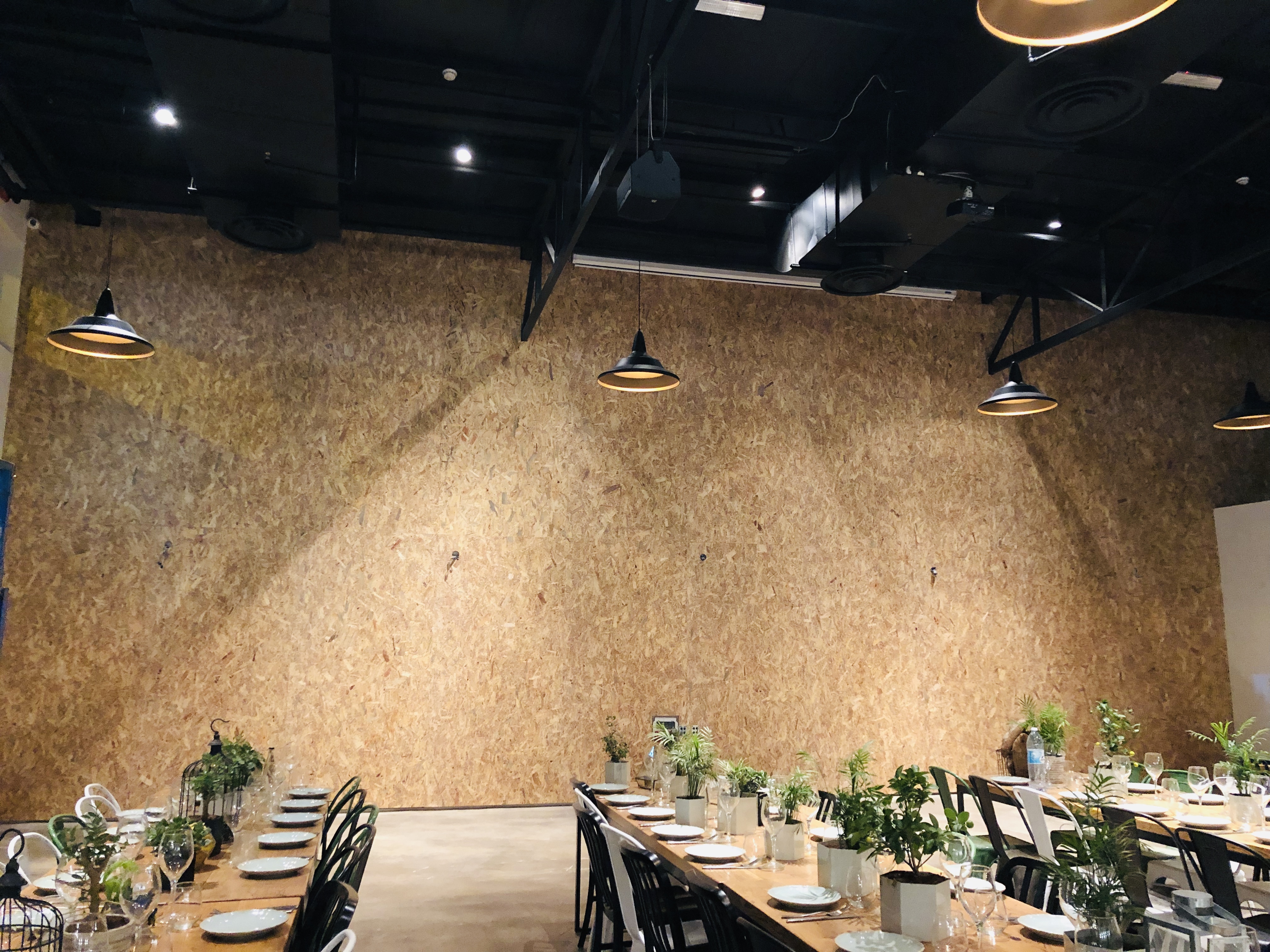 קיר דקורטיבי מעץ  לאולם אירועים