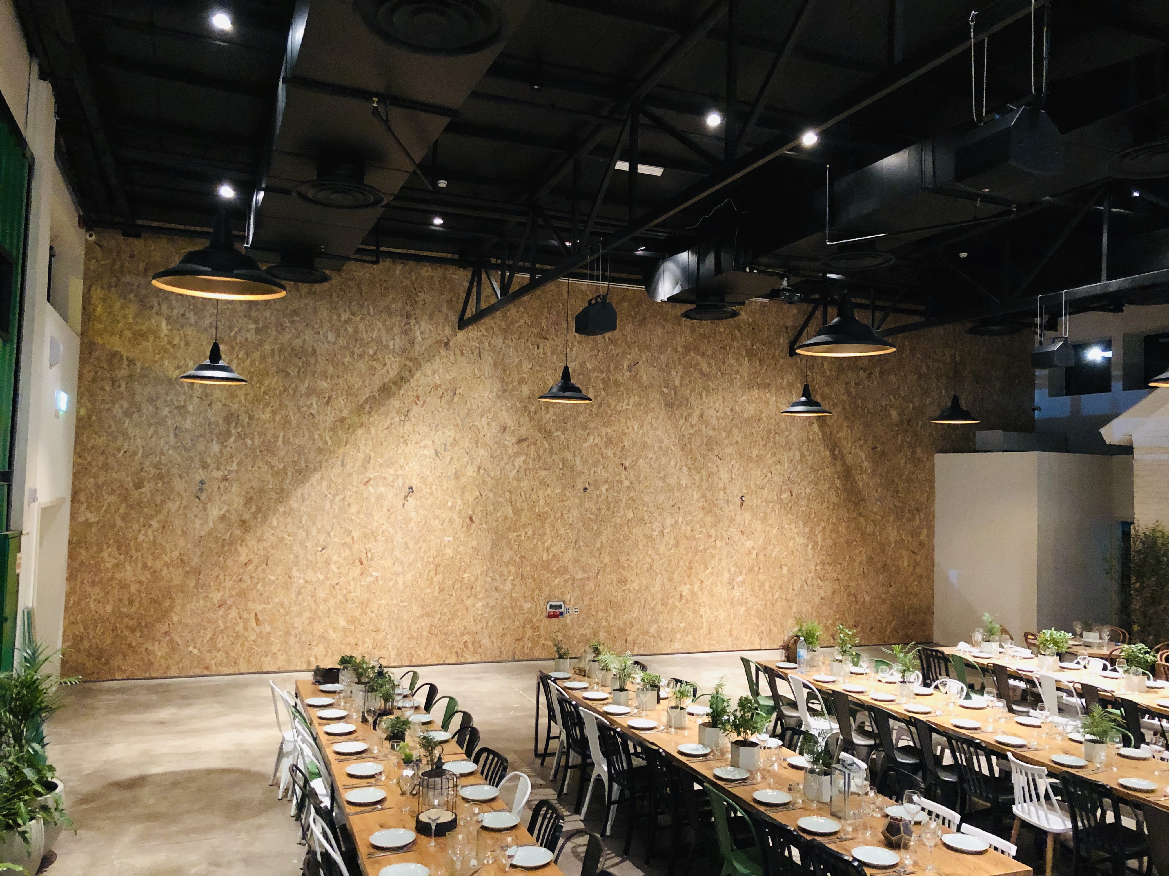 קיר דקורטיבי מעץ  לאולם אירועים