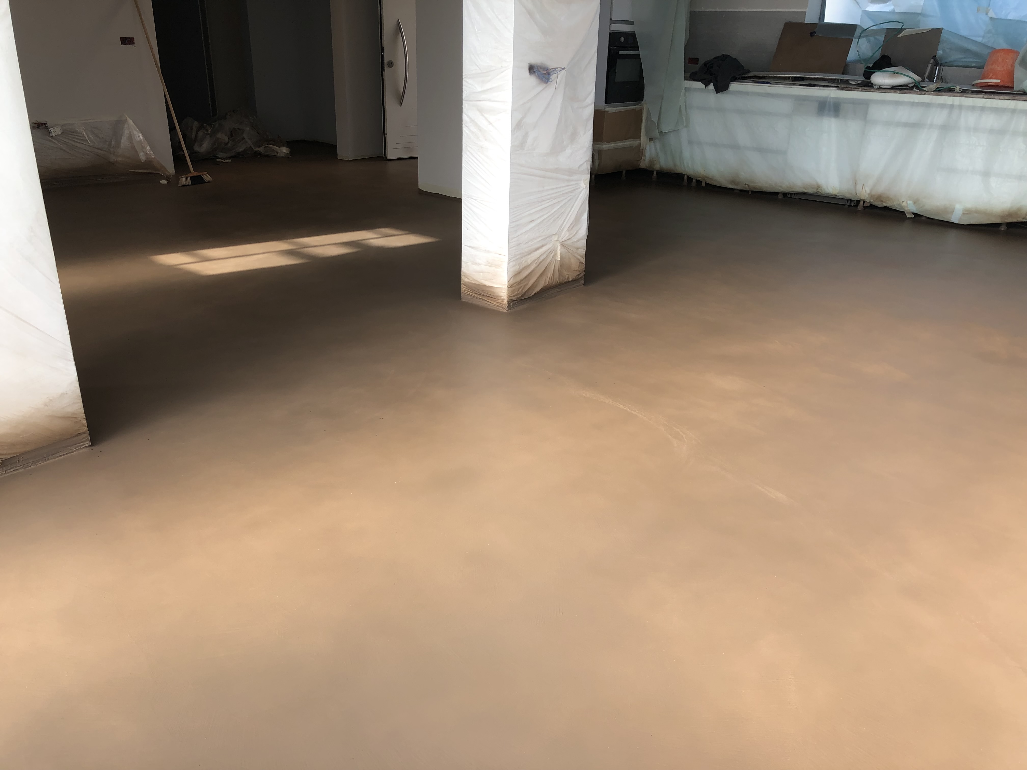 מיקרוטופינג גוון חום לפני ואחרי.