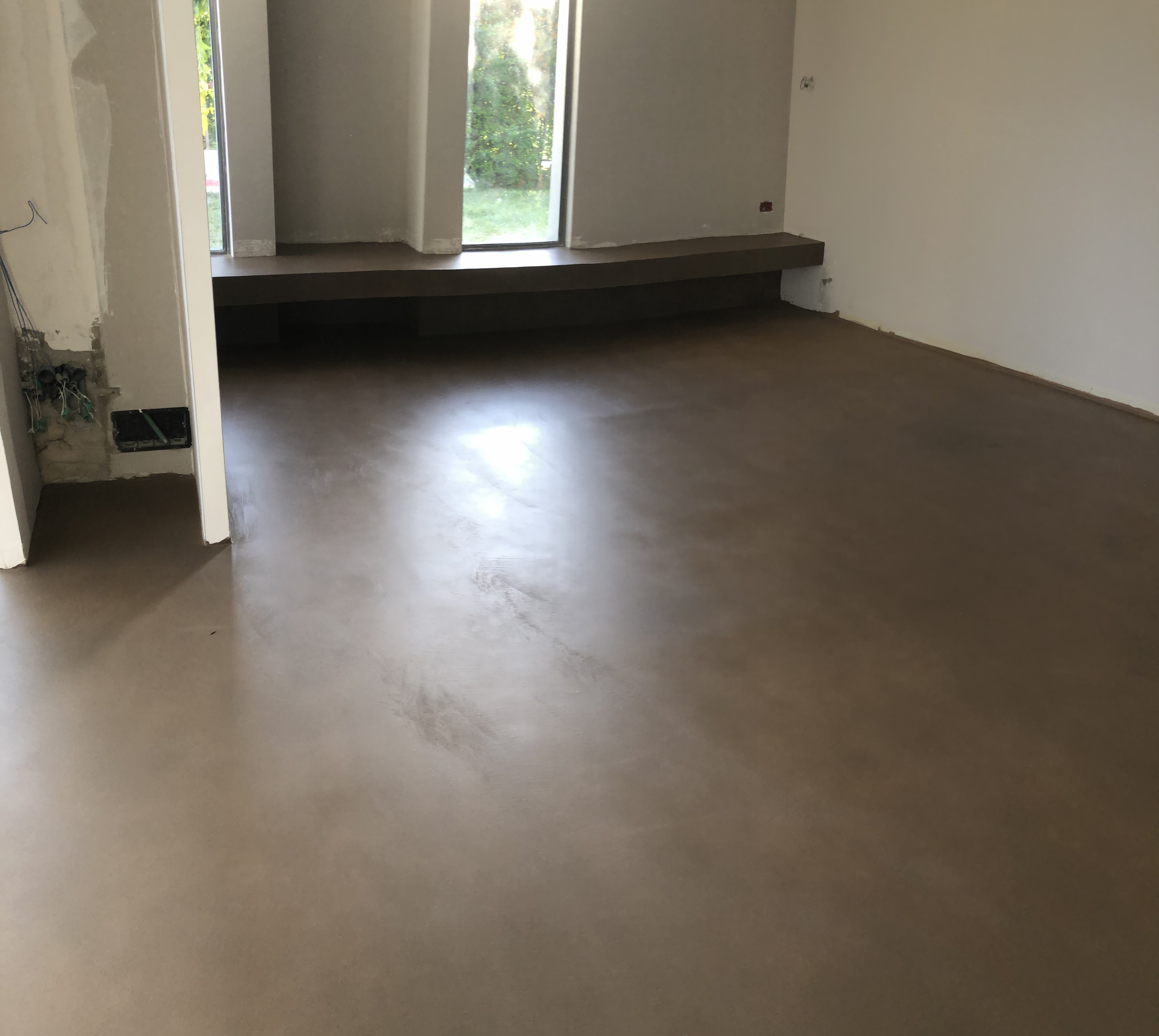 מיקרוטופינג גוון חום לפני ואחרי.