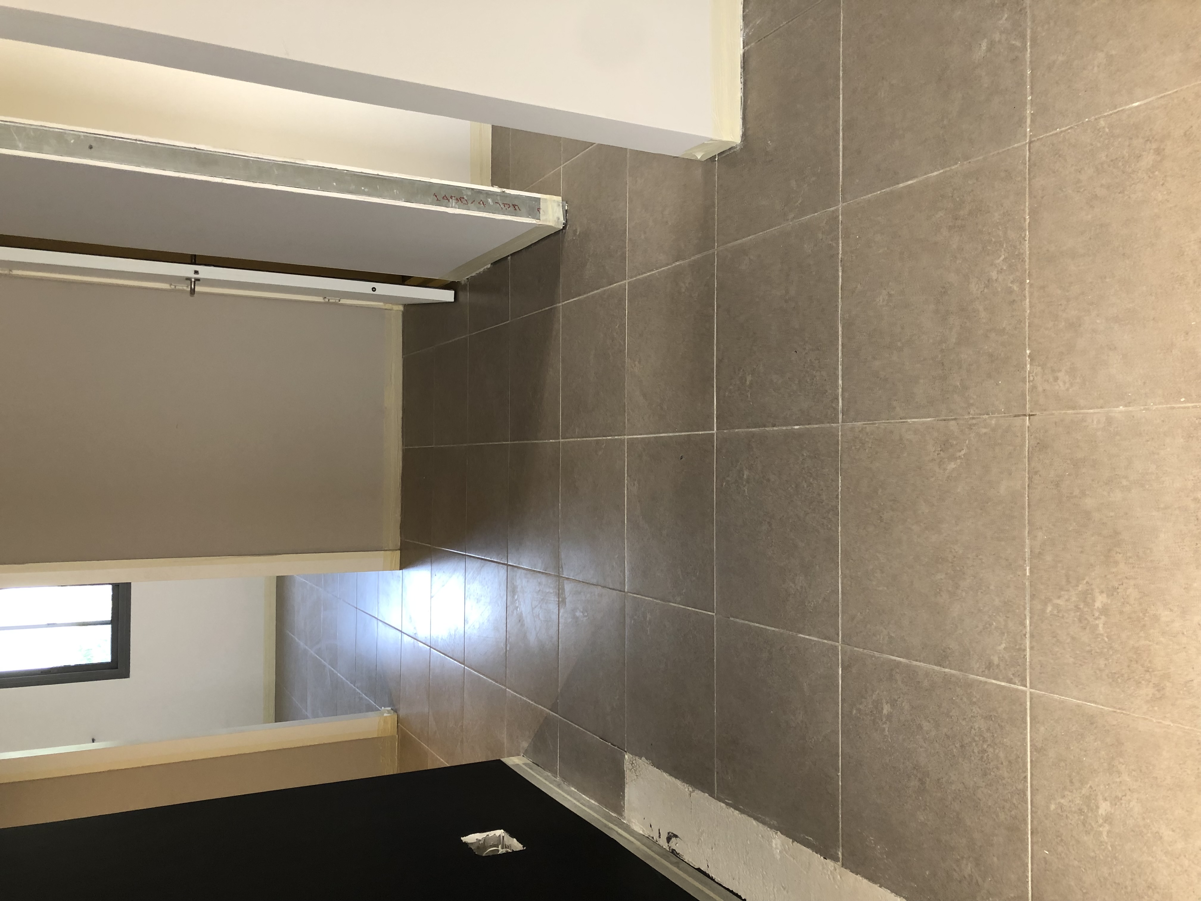 מיקרוטופינג גוון חום לפני ואחרי.