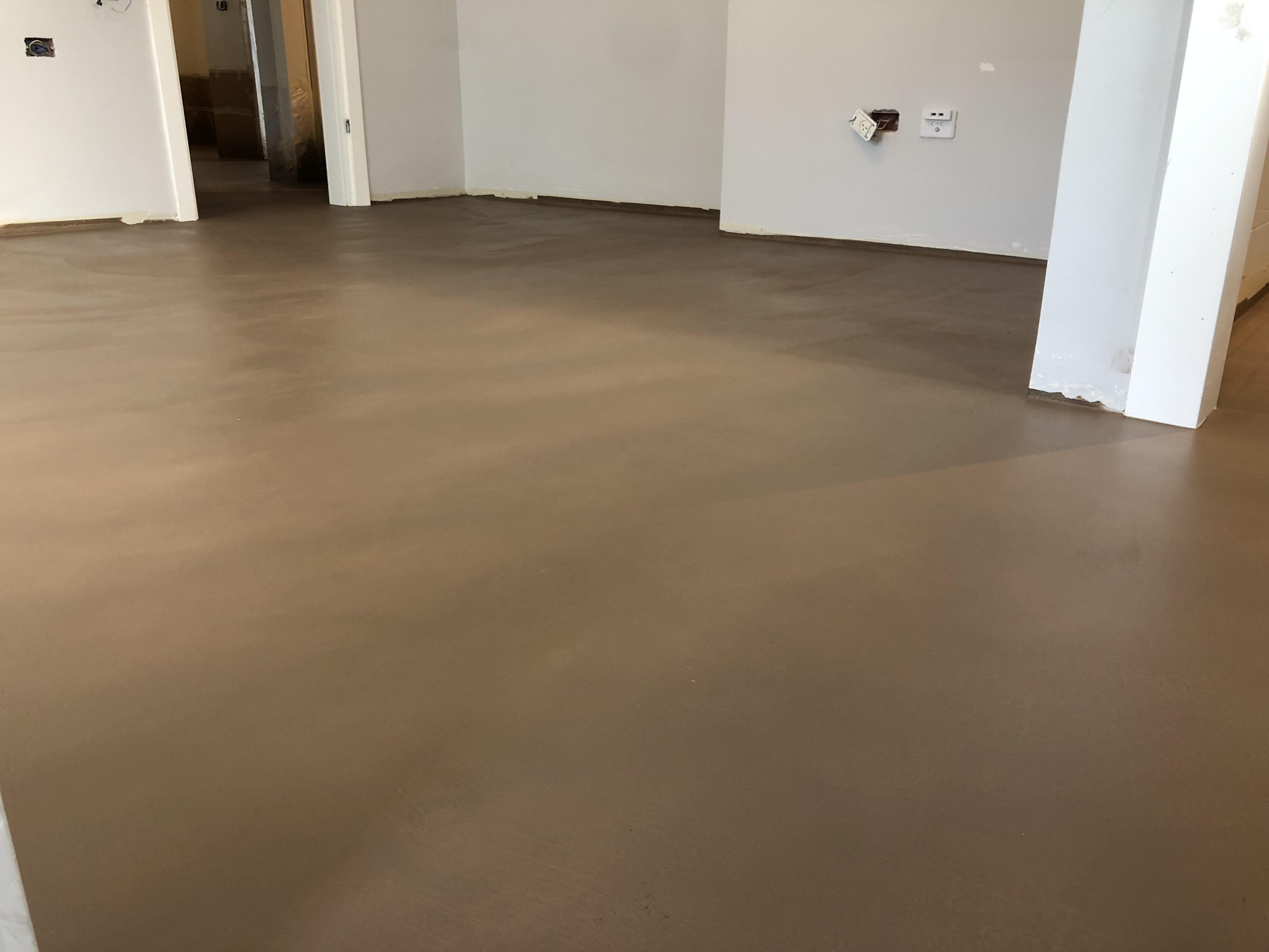 מיקרוטופינג גוון חום לפני ואחרי.